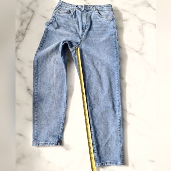 Vero Moda Light Wash Denim Highwaisted Mom Jeans👖 - Picture 6 of 11